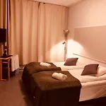 Winterhouse Hotel 2*
